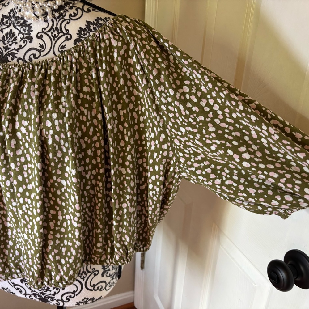 Eloquentii- Women's Plus Size Dot Print peasant top, size 22/24 - Picture 3 of 10